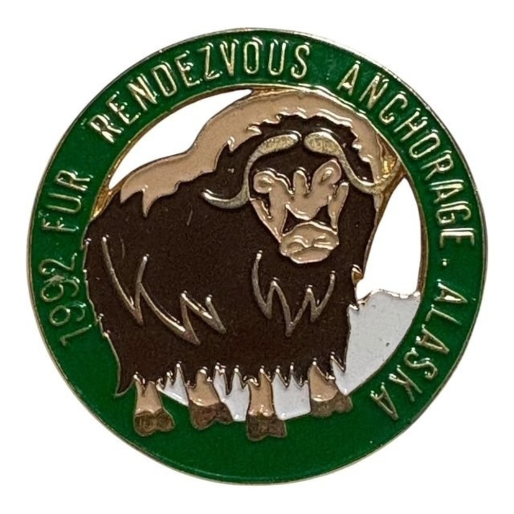 1992 Fur Rendezvous Anchorage Alaska Enamel Metal Brooch Pin 1.75in